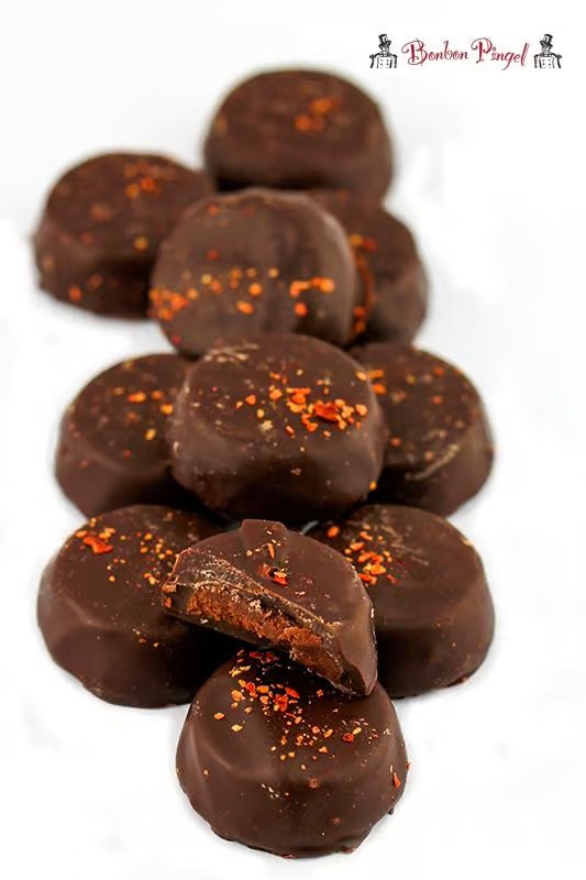 Feurige Pralinen: Höllische Versuchung mit Cayennepfeffer - Bonbon Pingel Feurige Pralinen: Höllische Versuchung mit Cayennepfeffer - Bonbon Pingel