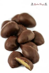 Marzipan-Eier mit Zartbitterschokolade